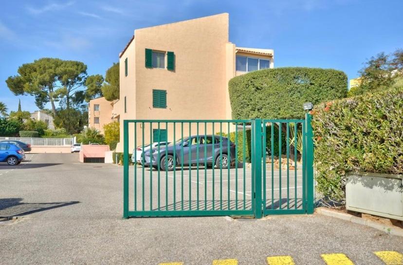 Studio Avec Piscines A 500M De La Plage Bandol Luaran gambar