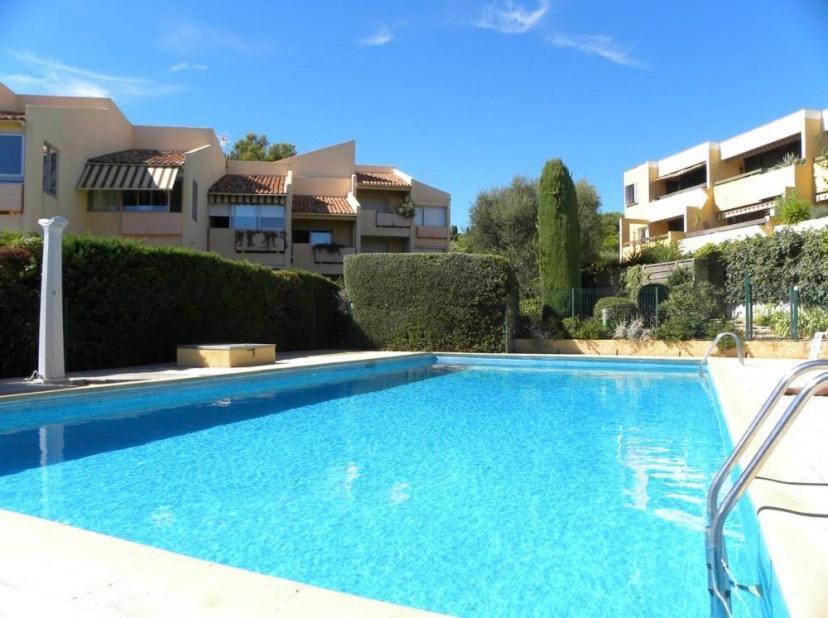 Studio Avec Piscines A 500M De La Plage Bandol Luaran gambar