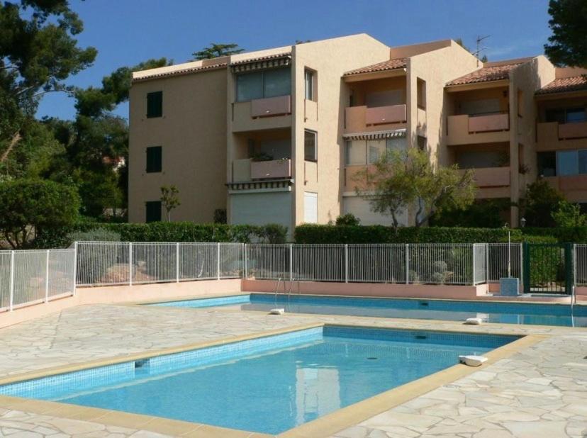 Studio Avec Piscines A 500M De La Plage Bandol Luaran gambar